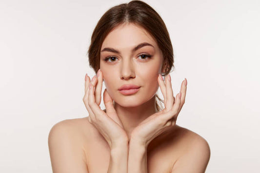Stimuler votre peau grâce au massage facial